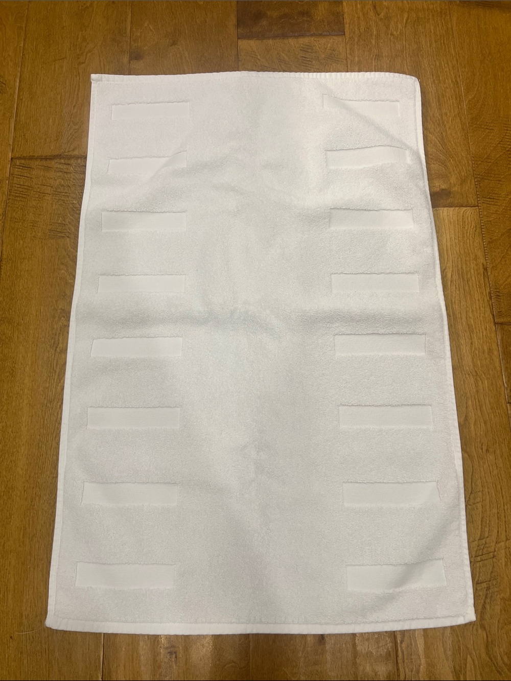 Set of 2 White Bath Mats